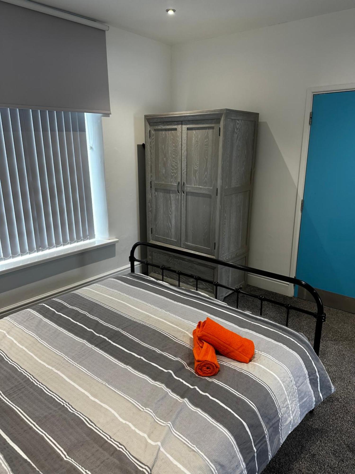 Town Centre Studio Flat ميرثير تيدفيل المظهر الخارجي الصورة