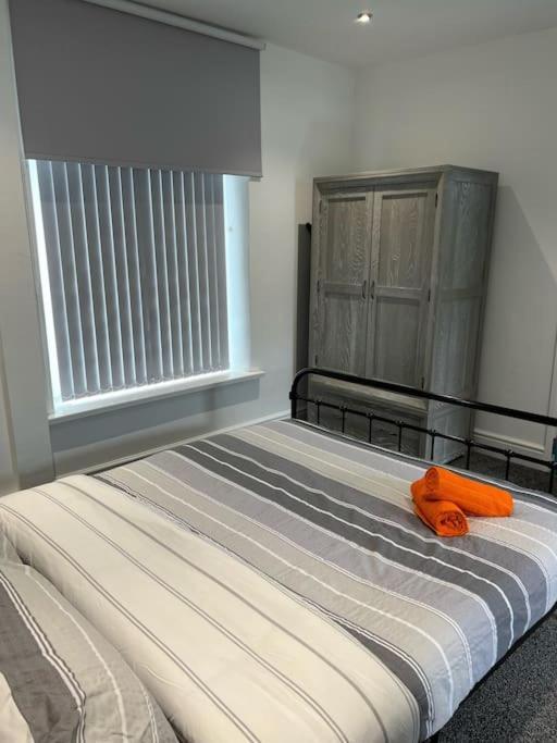 Town Centre Studio Flat ميرثير تيدفيل المظهر الخارجي الصورة
