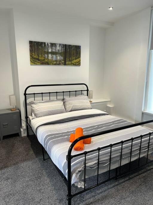 Town Centre Studio Flat ميرثير تيدفيل المظهر الخارجي الصورة
